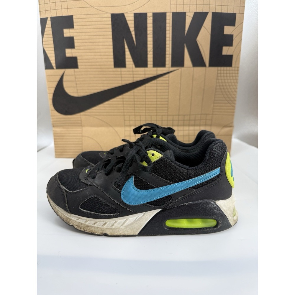 Kids Nike Airโ Max IVO (Youth) โ Size 5Y (579995โ070) Used